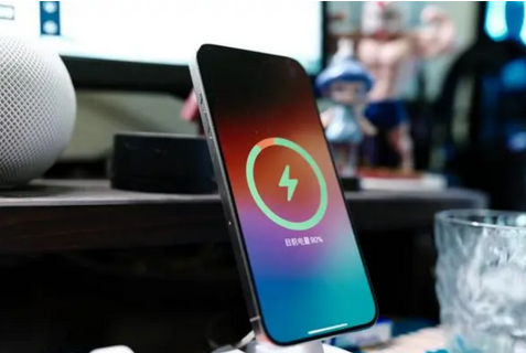 海沧苹果15换屏服务分享用什么充电器给iPhone15充电更好 
